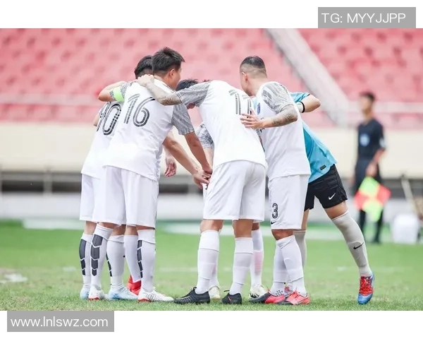 欧洲街头的足球明星们与时尚的亲密接触与精彩瞬间