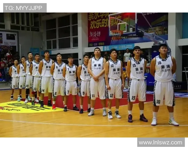 深圳篮球队在城市联赛中以74分高居积分榜首位展现强大实力