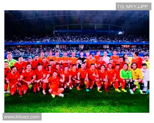 足球明星新老对比视频揭示时代变迁与球技演进的精彩瞬间 足球明星新老对比视频揭示时代变迁与球技演进的精彩瞬间