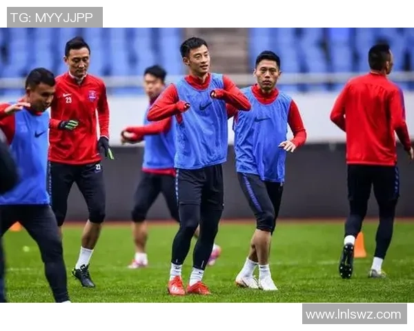 重庆足球队近期状态深度对比分析及未来发展趋势探讨 重庆足球队近期状态深度对比分析及未来发展趋势探讨